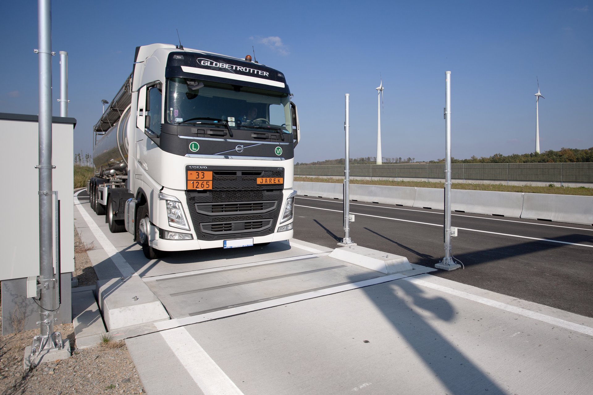2­-cell automated weighbridge
