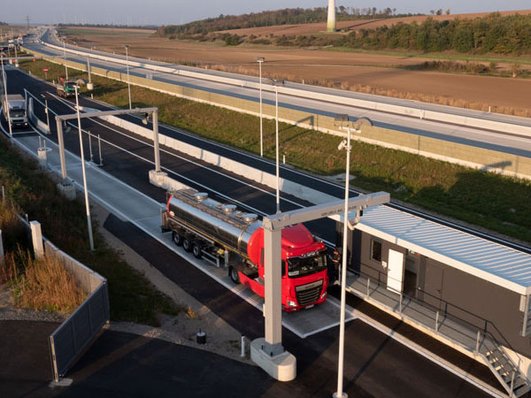 Straßenfahrzeugwaage zur dynamischen Überprüfung von überladenen Fahrzeugen